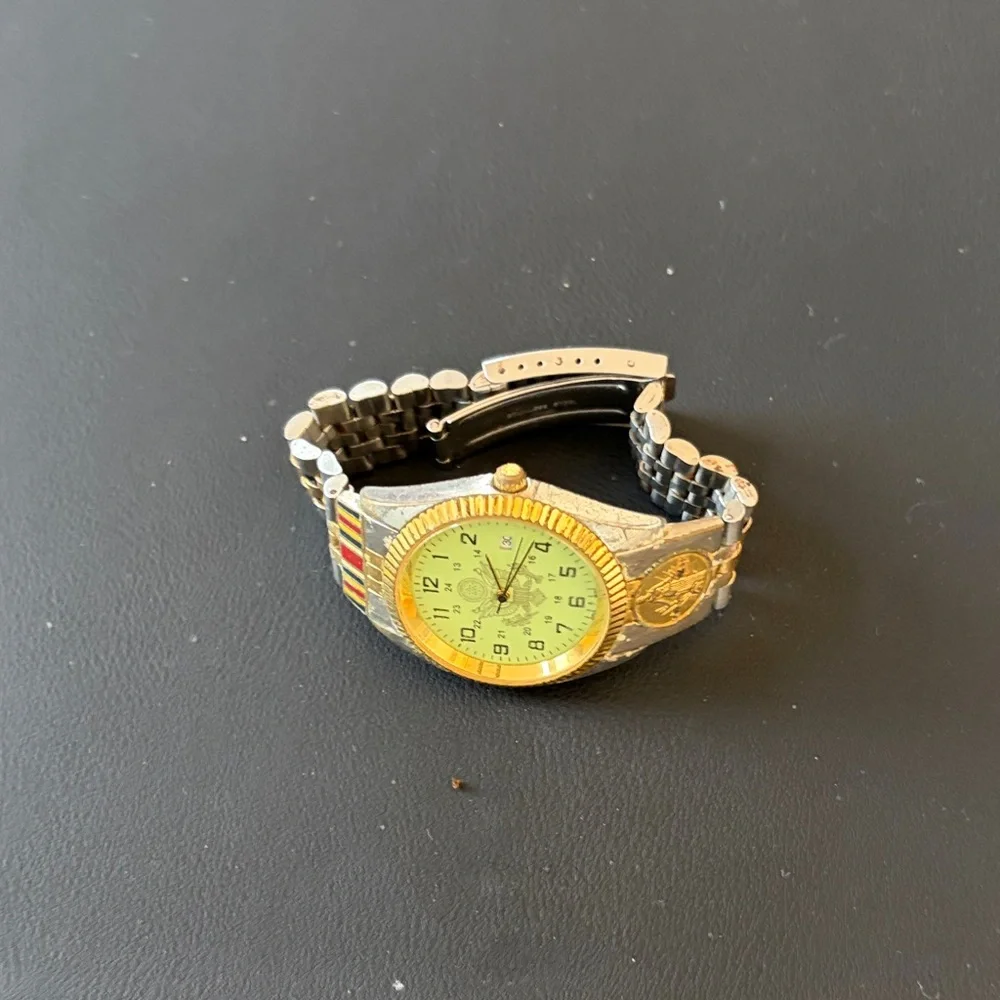 Vintage 1944–1945 WWII Commemorative Quartz Watch Gold Tone Japan Movement